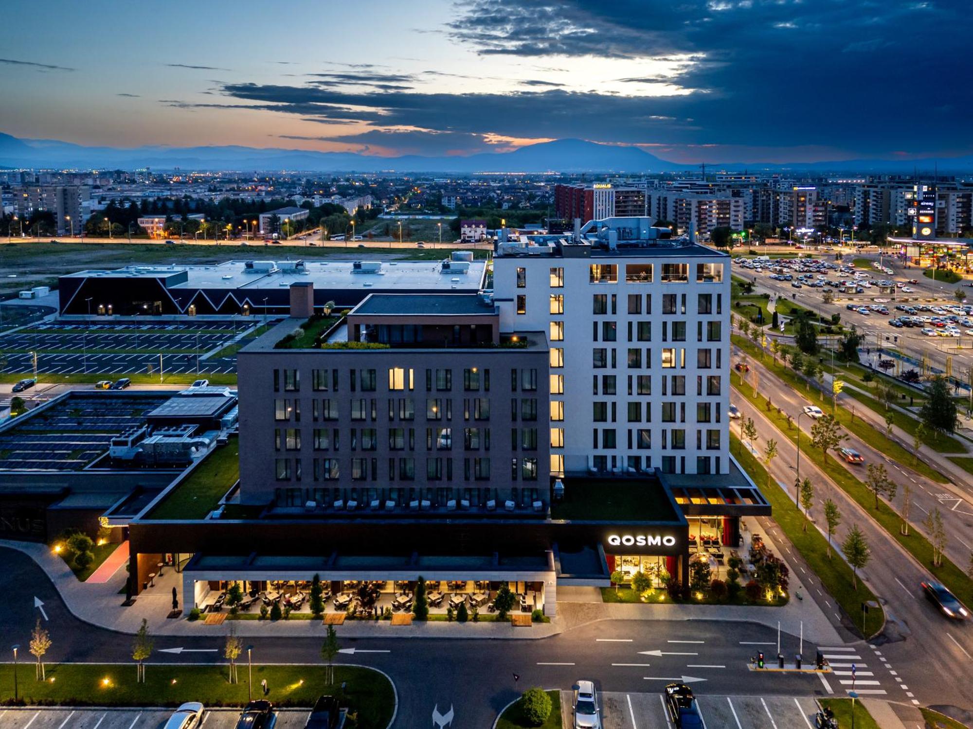 Qosmo Brasov Hotel Braşov Exterior foto