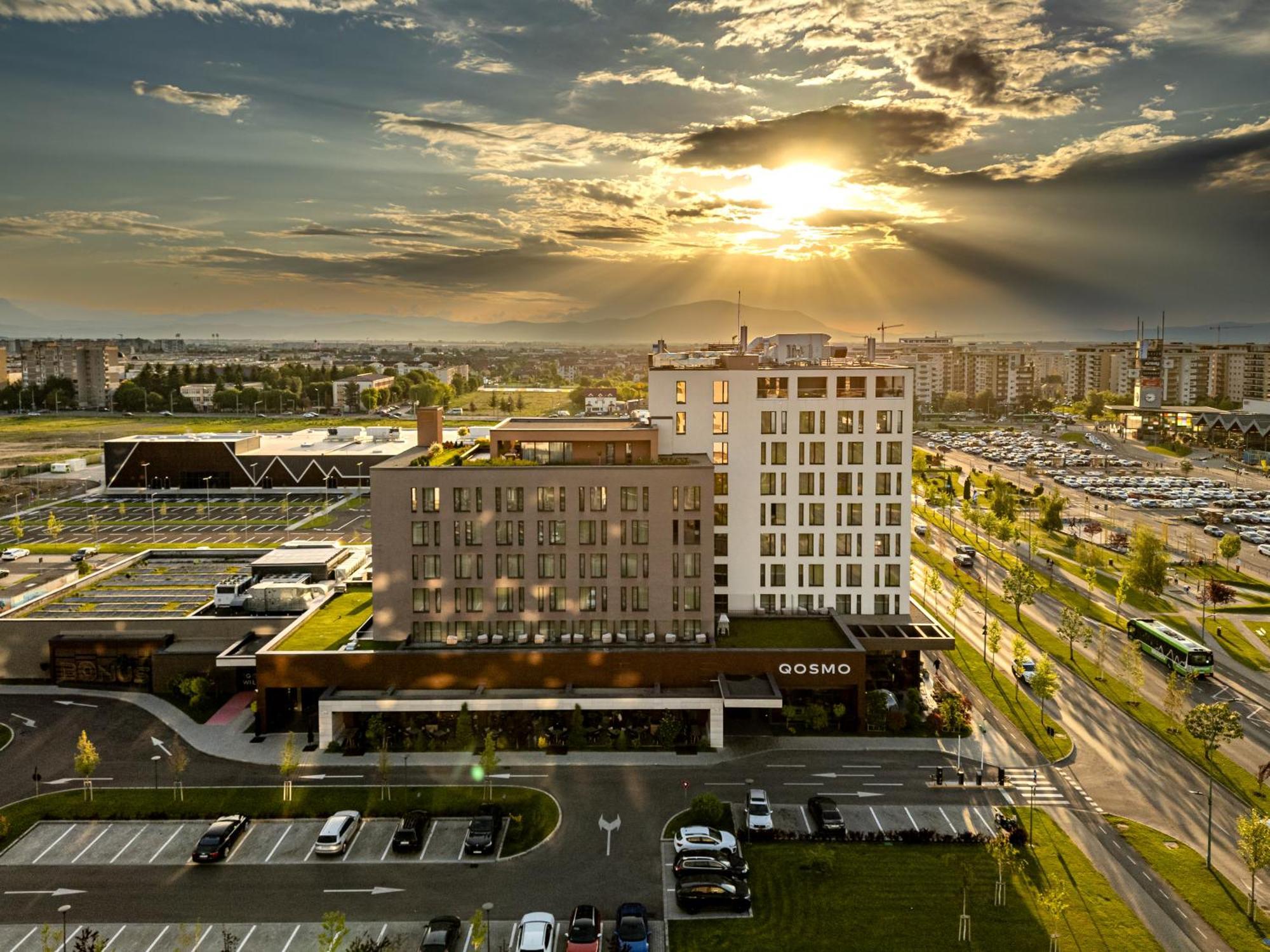 Qosmo Brasov Hotel Braşov Exterior foto